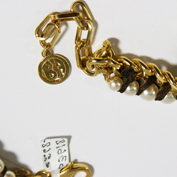 Designer pearl and gold statement necklace - Picture 4 of 4